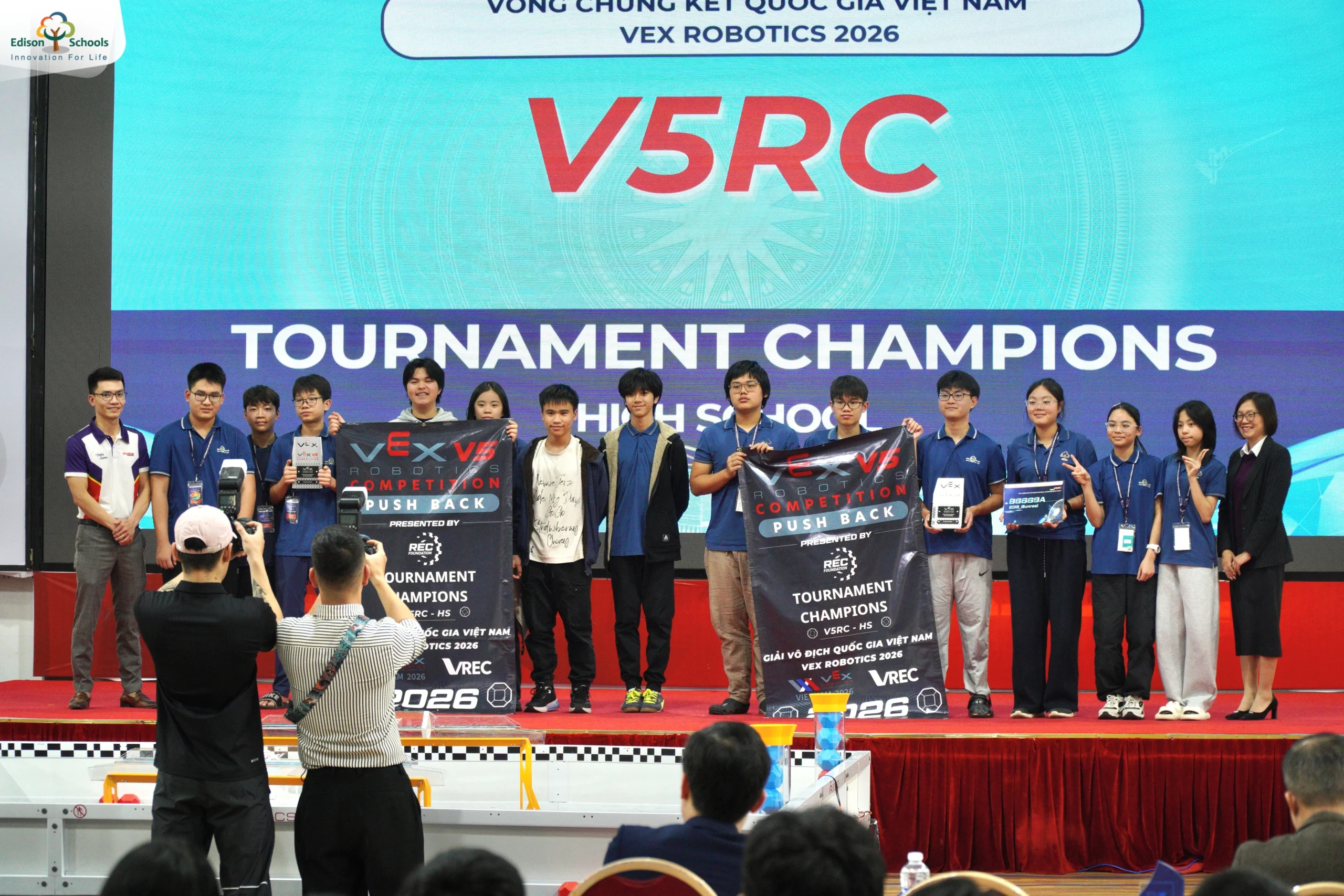 Đội Robotics Vex T5 trường THPT Edison Ecopark xuất sắc giành giải Tournament Champions tại Vòng Chung kết giải Vô địch quốc gia việt nam Vex Robotics 2026