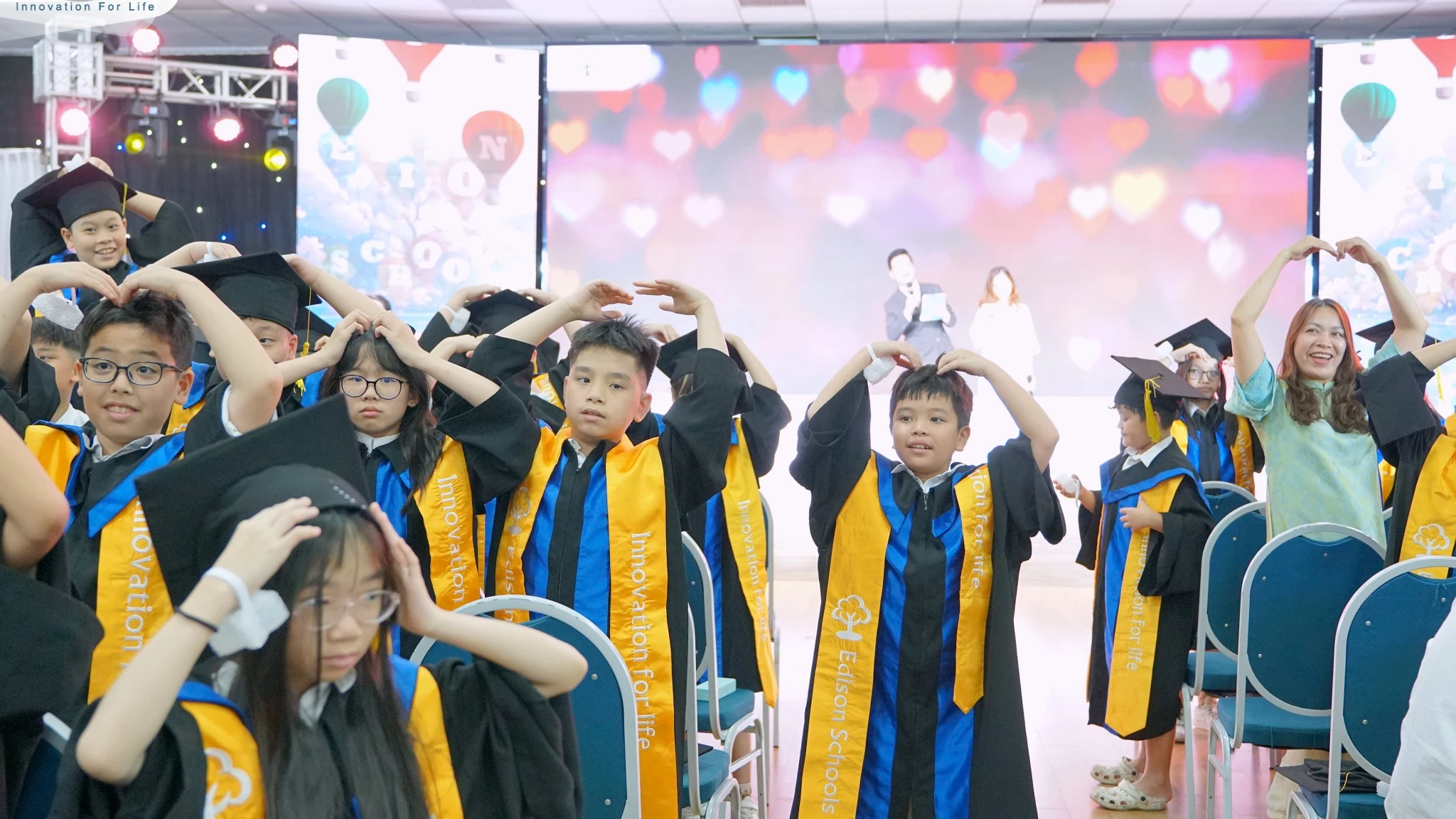 học sinh tại Lễ Tổng kết và Tốt nghiệp khối 5 Edison Schools